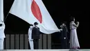 Bendera nasional Jepang dikibarkan saat lagu kebangsaan dinyanyikan pada awal upacara pembukaan Paralimpiade Tokyo 2020 di Olympic Stadium, Tokyo, Selasa (24/8/2021). Setelah ditunda selama setahun akibat pandemi Covid-19, Paralimpiade Tokyo 2020 akhirnya resmi dibuka. (Philip FONG/AFP)