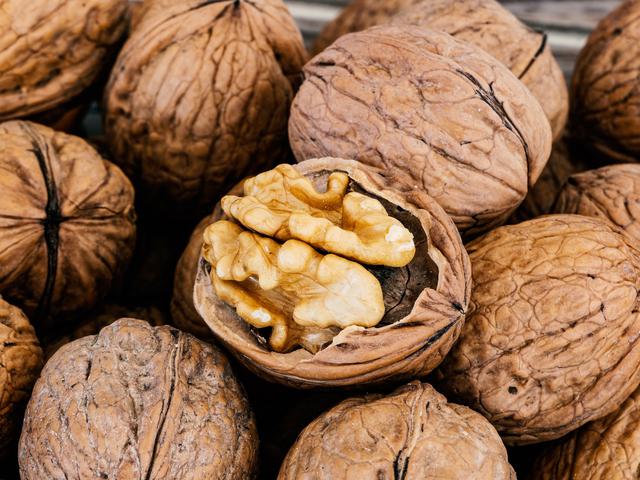 12 Manfaat Kacang Kenari Untuk Kesehatan Kaya Antioksidan Hot