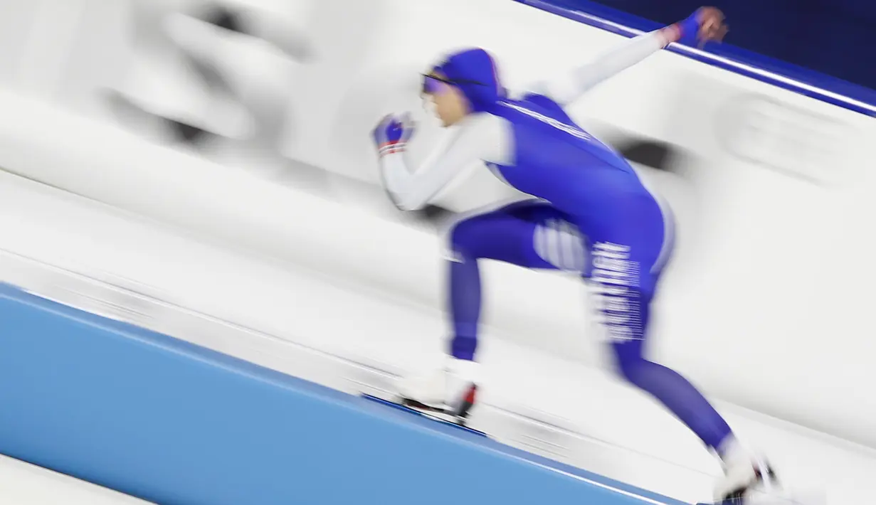 Julie Nistad Samsonen berlari kencang dalam perlombaan 500 meter putri Piala Dunia Speedskating di arena es Thialf, Heerenveen. (Foto: AP/Peter Dejong)