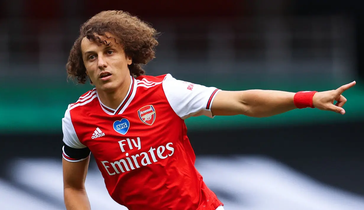 Sebelumnya, Arsenal juga sempat mendatangkan pemain Brasil dari rival sekotanya, Chelsea. The Gunners sukses membawa David Luiz seharga 9 juta euro pada musim panas 2019. Transfer ini sayangnya banyak mendapat kritikan karena Luiz dinilai telah melewati masa emasnya. Benar saja, Luiz banyak melakukan blunder yang kerap merugikan tim. Ia kemudian bergabung ke Flamengo pada 2021 usai tampil sebanyak 73 laga bersama Arsenal. (AFP/Pool/Richard Heathcote)