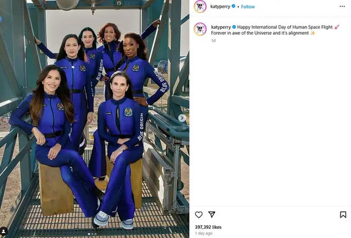 Katy Perry Sempatkan Dandan dengan Riasan Glamor Sebelum Meluncur ke Ruang Angkasa