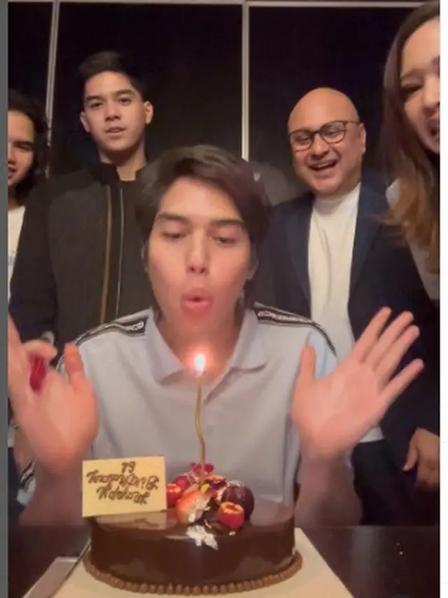El Rumi rayakan ultah ke-24 bareng Maia Estianty dan keluarga (Foto: instagram elelrumi)