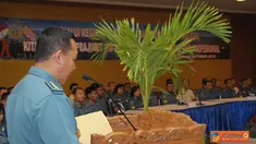 Citizen6, Surabaya: Dalam amanatnya Komandan Kobangdikal Laksda TNI Djoko Teguh Wahojo menyampaikan penyelenggaraan kegiatan lomba cerdas cermat bela Negara ini mempunyai dua makna strategis. (Pengirim: Penkobangdikal).
