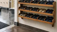 6 Ide Rak Sandal di Dekat Tempat Wudhu agar Tidak Berserakan, Praktis dan Hemat Ruang
