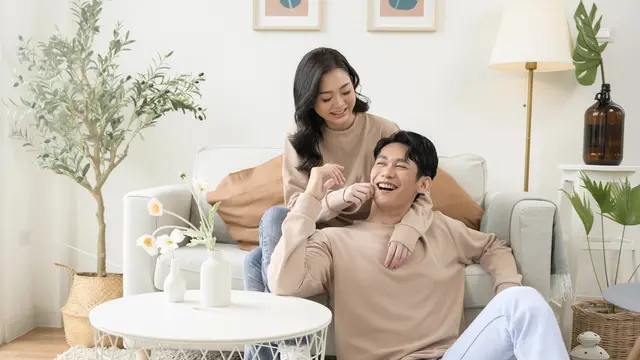 couple september tertawa terus