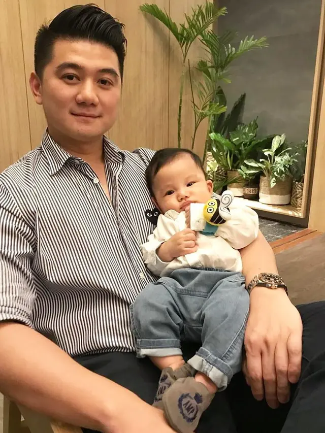 7 Momen Chef Arnold Waktu Asuh Anak Ini Bikin Gemas