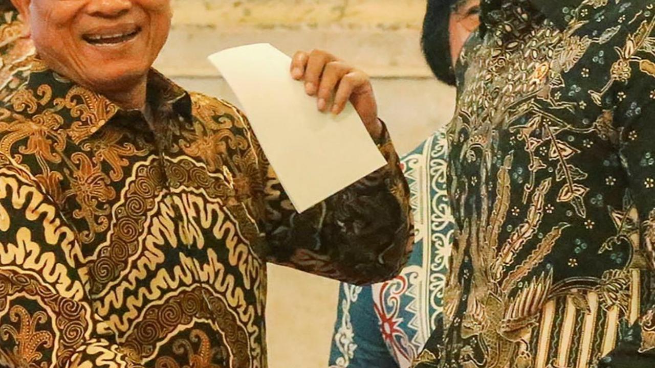 Setelah bersalaman, AHY dan Moeldoko terlihat sempat berbincang sejenak.