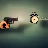 Melihat lebih detail adegan menembak sebuah objek dengan teknik slow motion. Bikin terpesona! (Via: www.theguardian.com)