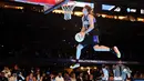 Pemain Osceola Magic, Mac McClung beraksi saat kontes Slam Dunk di NBA All Star 2024 di Lucas Oil Stadium, Indianapolis, Amerika Serikat, Minggu (18/02/2024). (AFP/Getty Images/Stacy Revere)