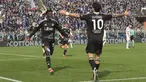 Pemain Como, Assane Diao melakukan selebrasi setelah mencetak gol ke gawang Napoli dalam laga lanjutan Liga Italia 2024/2025 di Giuseppe-Sinigaglia Stadium, Como, Italia, Minggu (23/02/2025) waktu setempat. (AP Photo/LaPresse/Antonio Saia)
