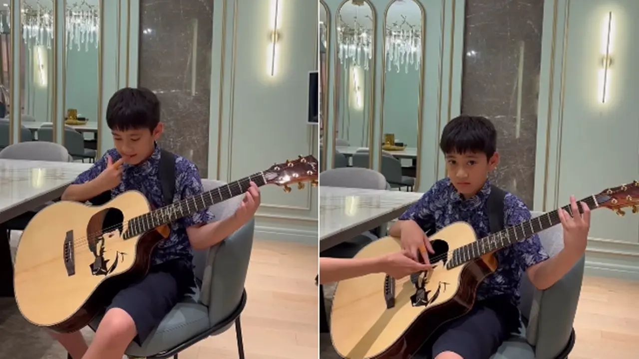 Rafathar Belajar Gitar