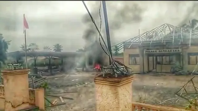Kapolsek Bendahara Aceh Tamiang Dibakar Massa