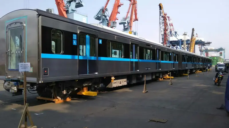 Sebanyak empat rangkaian/set Kereta MRT Jakarta tiba di Pelabuhan Tanjung Priok Jakarta, Sabtu 18 Agustus 2018. (Foto: Humas MRT Jakarta)