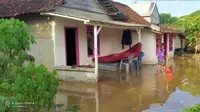 Banjir rob menerjang rumah warga Tuban. (Ahmad Adirin/Liputan6.com).