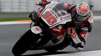 Pembalap LCR Honda, Takaaki Nakagami, menjadi yang tercepat dalam sesi latihan bebas pertama (FP1) MotoGP Valencia yang digelar di Sirkuit Ricardo Tormo, Jumat (13/11/2020) sore WIB. (AFP/Jose Jordan)