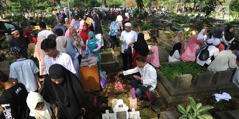 Lebaran 2018, Peziarah Padati TPU Dreded  Bogor