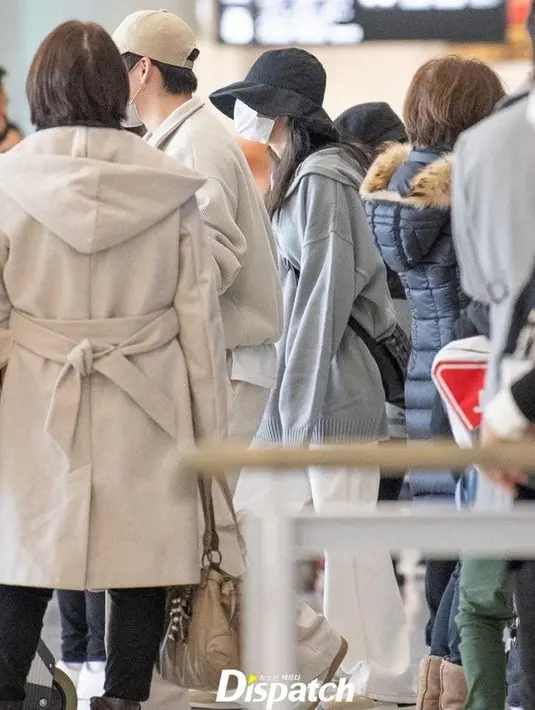 <p>Kabar ini pun membuat para penggemar jadi bahagia tersebut. Sebagian besar mereka mendukung jalinan asmara IU dan Lee Jong Suk. (Foto: Instagram.com/koreadispatch)</p>
