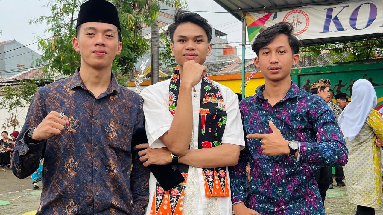 Sosok Sahdan Ketua RT Berusia 20 Tahun, Ceritanya Viral Cor Jalan Tanpa Bantuan Pemerintah