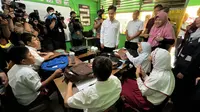 Momen Gibran Bertemu Siswa Bernama Raka Saat Tinjau Makan Bergizi Gratis di Slipi