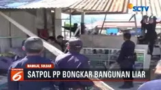 Bangunan liar yang telah menjadi tempat usaha sekaligus tempat tinggal mereka dibongkar paksa Satpol PP.