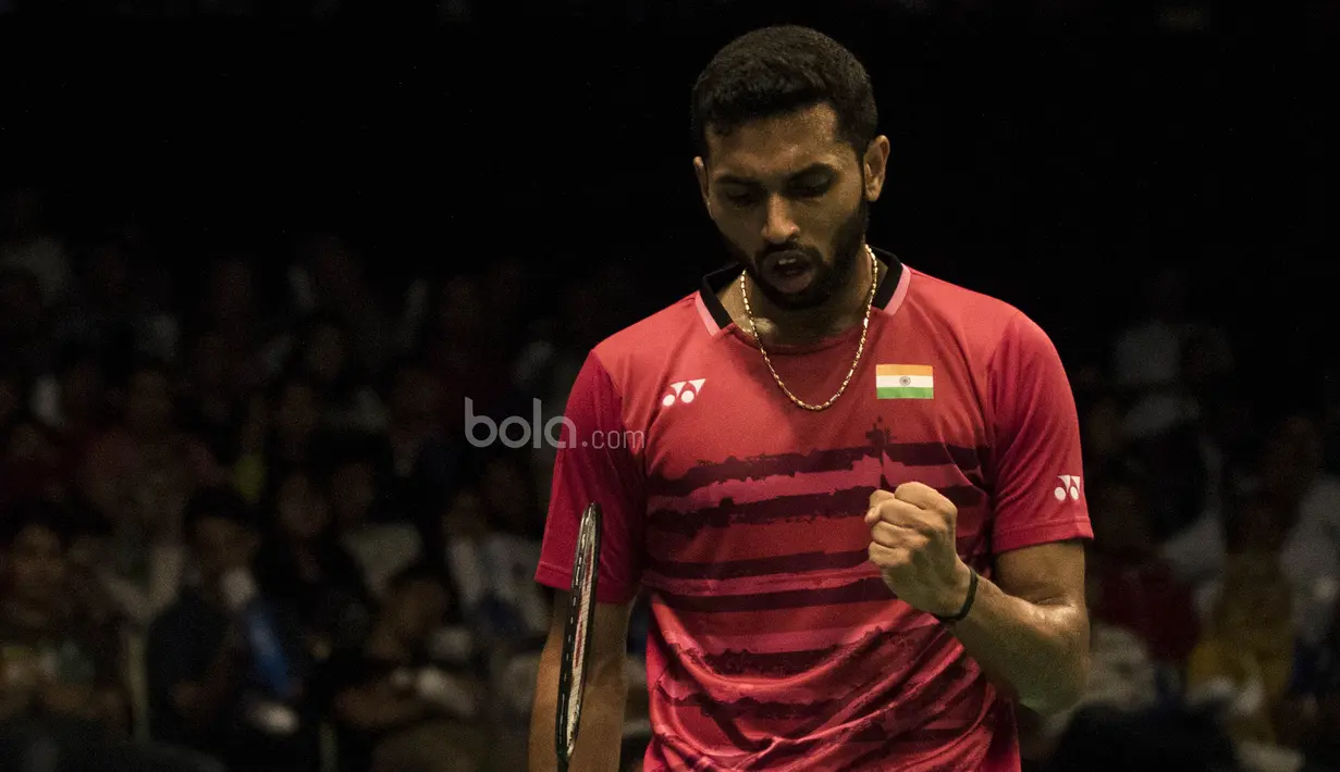 Tunggal putra India, Prannoy H S, merayakan kemenangan atas tunggal Malaysia, Lee Chong Wei, pada laga BCA Indonesia Open di JCC, Jakarta, Kamis (15/6/2017). Chong Wei kalah 21-10 dan 21-18. (Bola.com/Vitalis Yogi Trisna)