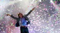 Penampilan vokalis Coldplay, Chris Martin dalam acara Rock in Rio festival musik di Rio de Janeiro, Brasil pada tanggal 2 Oktober 2011. (Felipe Dana/AP/dapd)