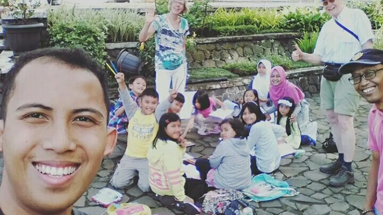 Dirikan Proyek Sosial: The Bottle untuk Ajarkan Bahasa Inggris