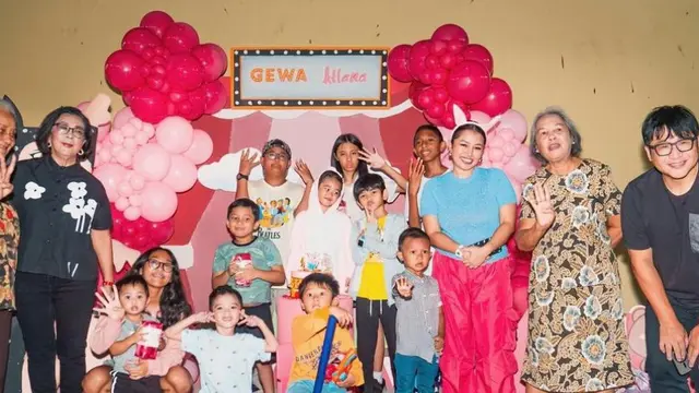 Potret perayaan ulang tahun Gewa ke-4 (Sumber: Instagram/gewaatlanasyamayim)