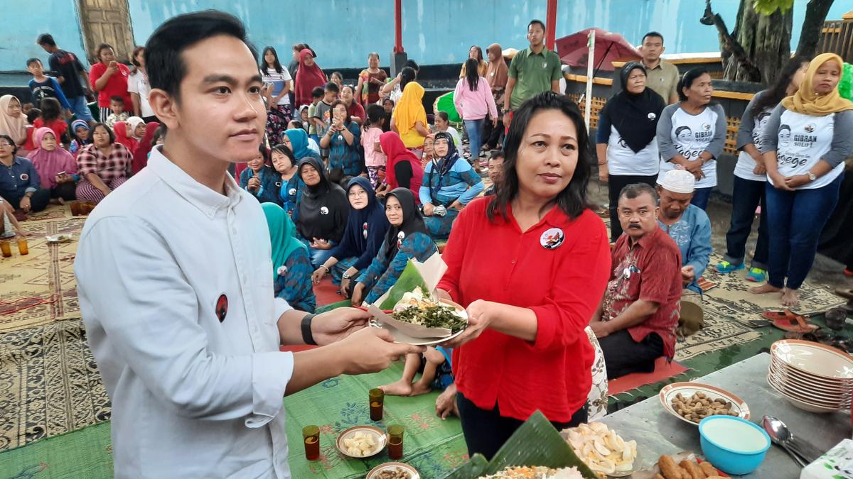 Cerita Gibran Ikut Ronda Keliling Tabuh Kentongan di Solo