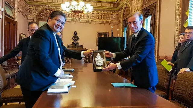 Menteri Koordinator Bidang Perekonomian Airlangga Hartarto mengadakan pertemuan bilateral dengan Assistant to the President for National Security Affairs (APNSA) Amerika Serikat Jake Sullivan. (Dok Kemenko Perekonomian)
