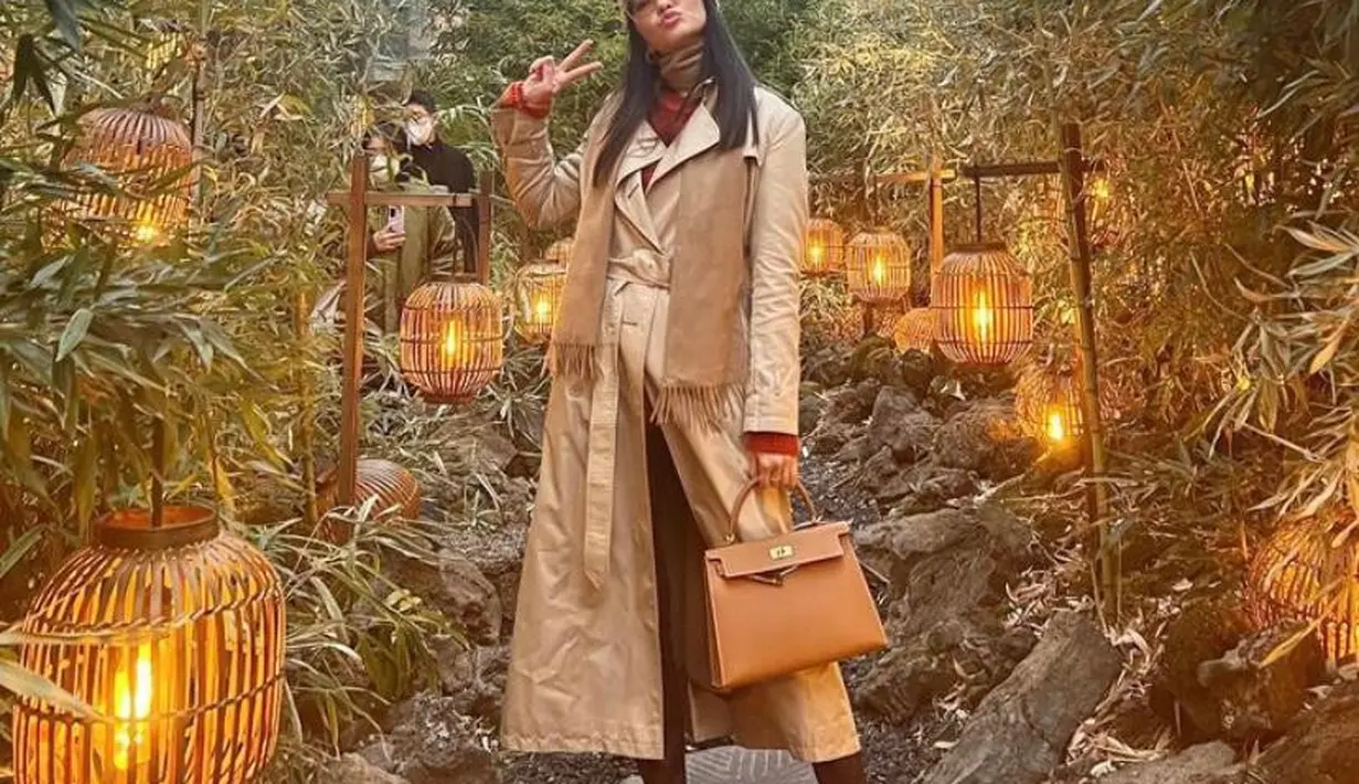 Kenakan winter coat dan beanie kala berlibur di Korea, visual Raline Shah dipuji mirip Lisa Blackpink. @ralineshah.