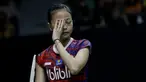 Tunggal Putri Indonesia, Fitriani, tampak lesu usai ditaklukkan wakil China, Han Yue, pada laga Indonesia Masters 2020 di Istora, Jakarta, Rabu (15/1/2020). Fitriani kalah dengan skor 6-21 dan 17-21. (Bola.com/M Iqbal Ichsan)