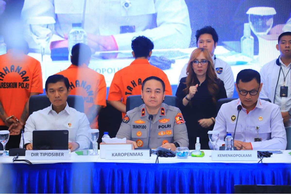 FOTO: Sindikat Judi Online Rp 63,7 Miliar Dibongkar, Tiga Orang Diciduk