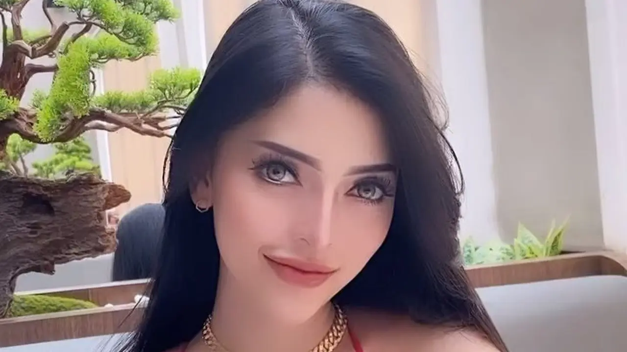 Astrid Angel (https://www.instagram.com/p/CfglQaxgsmN/)