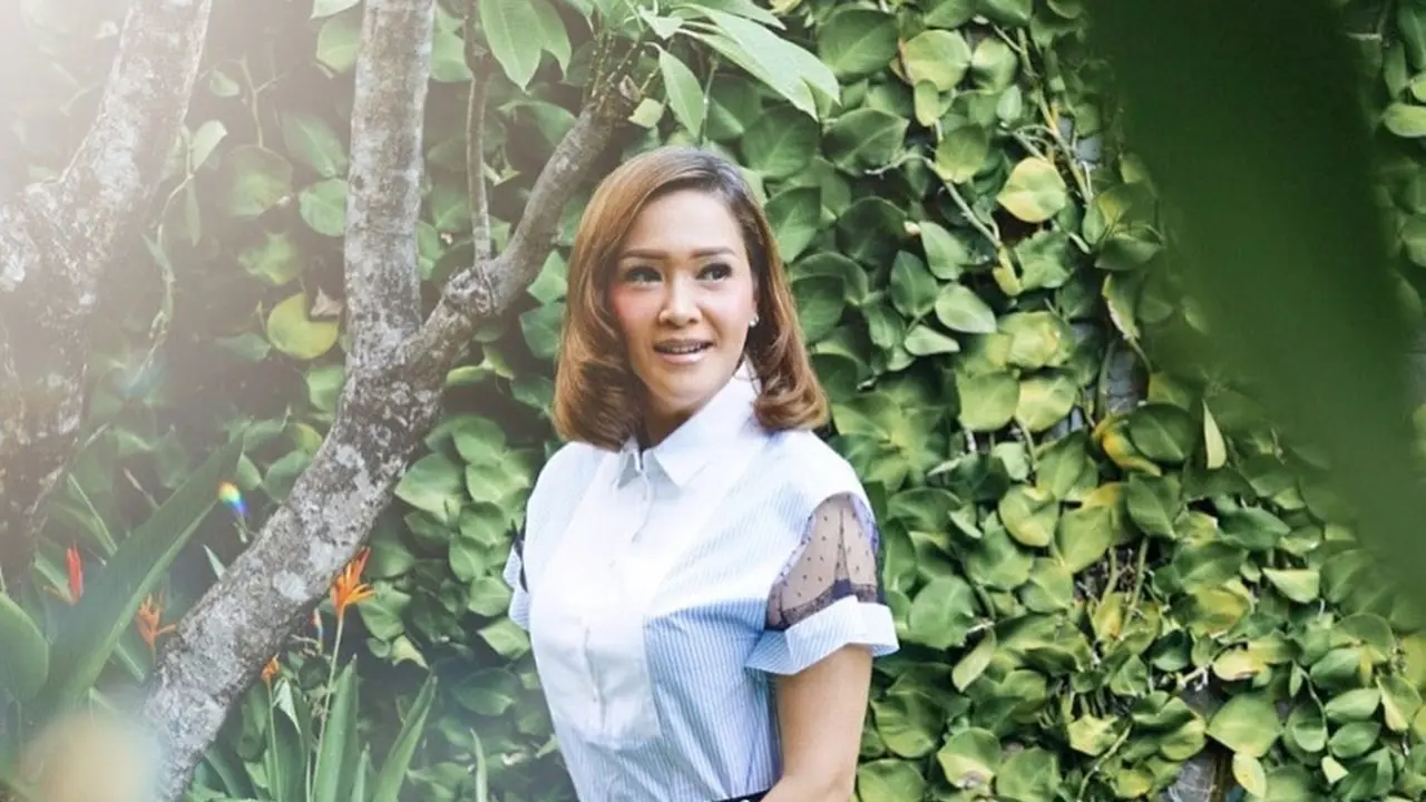 Inspirasi Gaya Rambut Maia Estianty