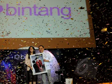 Indah Dewi Pertiwi bersama CEO KMK Online, Adi Sariatmaja saat syukuran Bintang.com di lantai 8 SCTV Tower, Jakarta, Jumat (20/3/2015). (Liputan6.com/Faisal R Syam)