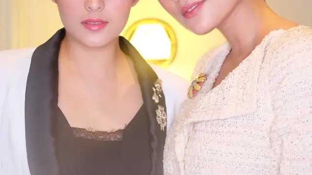 [Bintang] Serupa Tapi Tak Sama, Klasiknya Dandanan Tatjana Saphira-Chelsea Islan yang Memesona