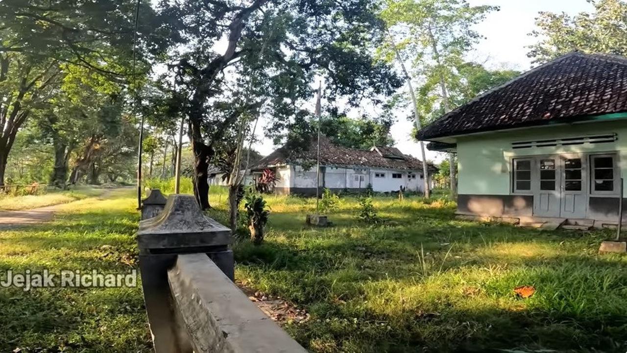 Bak Kampung Mati, Ini 8 Potret Rumah Masa Kecil Ari Lasso yang Sudah Lama Terbengkalai dan Tak Dihuni - Sering Jadi Tempat Uji Nyali