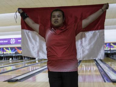 Atlet tenpin bowling Indonesia, Elsa Maria, merebut medali emas Asian Para Games 2018 nomor tunggal putri TPB4, Selasa (9/10/2018). (Bola.com/Vitalis Yogi Trisna)