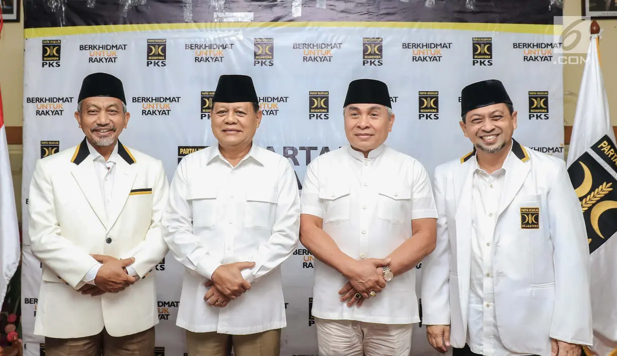 Bakal cagub dan cawagub Jawa Barat, Mayjen (Purn) Sudrajat - Ahmad Syaikhu serta bakal cagub dan cawagub Kalimantan Timur, Isran Noor - Hadi Mulyadi yang diusung Gerindra, PKS dan PAN di kantor DPP PKS, Jakarta, Rabu (27/12). (Liputan6.com/Faizal Fanani)
