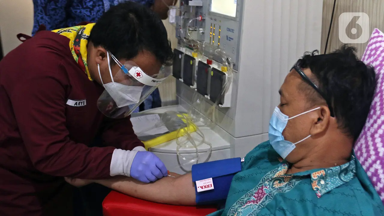 FOTO: Penyintas COVID-19 di Bekasi Donorkan Plasma Konvalesen