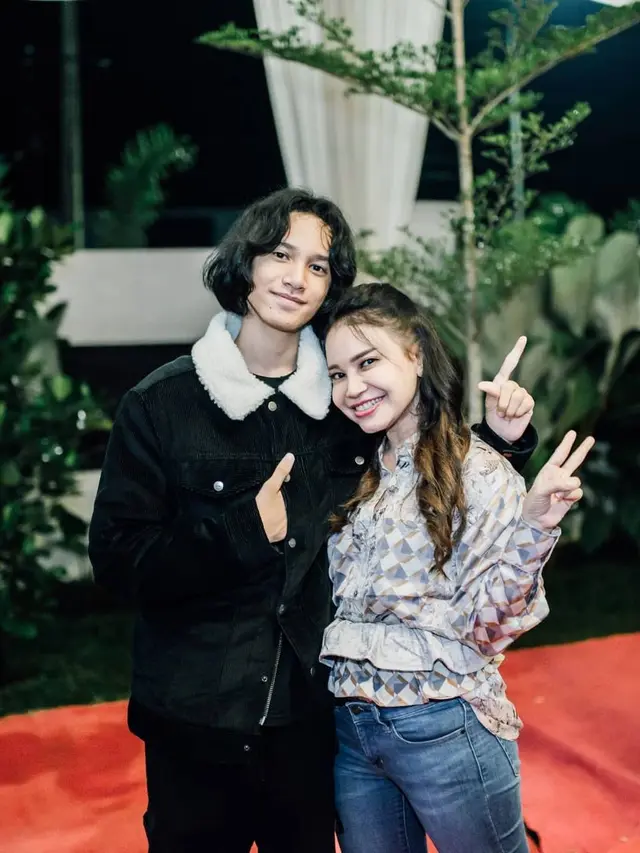 [Fimela] Rossa dan Rizky Langit Ramadhan