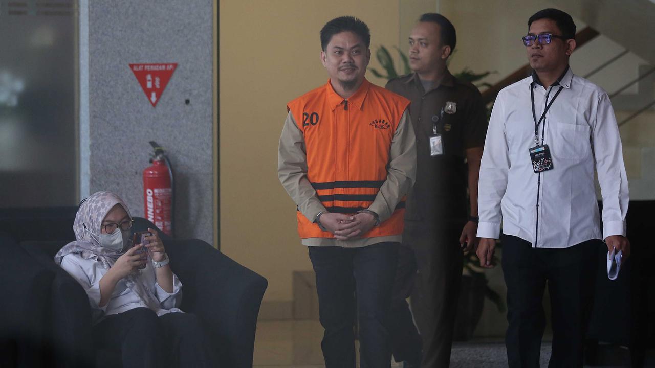 FOTO: Bupati Nonaktif Kolaka Timur Abdul Aziz Jalani Pemeriksaan KPK Terkait Korupsi RSUD