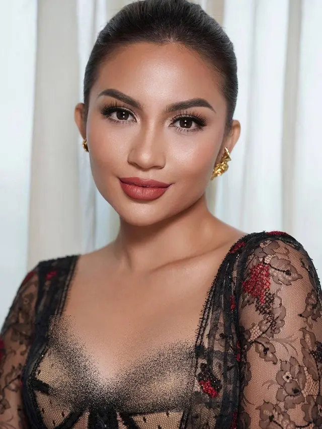 7 Potret Terbaru Ariel Tatum Berkebaya, Dikabarkan Sudah Lamaran