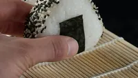 Resep Onigiri Aneka Rasa, Pilihan Bekal Praktis dan Lezat Khas Jepang