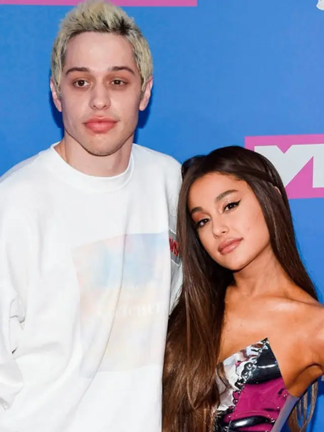 [Bintang] Ariana Grande - Pete Davidson