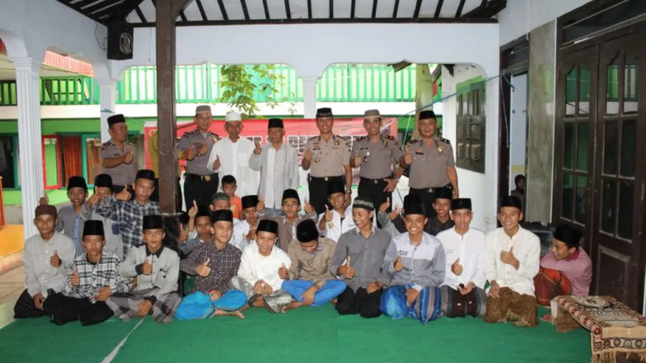 Misi Spesial Polisi Pekalongan Blusukan ke Pondok Pesantren 