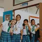 Ilustrasi seragam sekolah, dasi. (Foto oleh Ron Lach : https://www.pexels.com/id-id/foto/kedudukan-senang-anak-kecil-kelompok-10638092/)