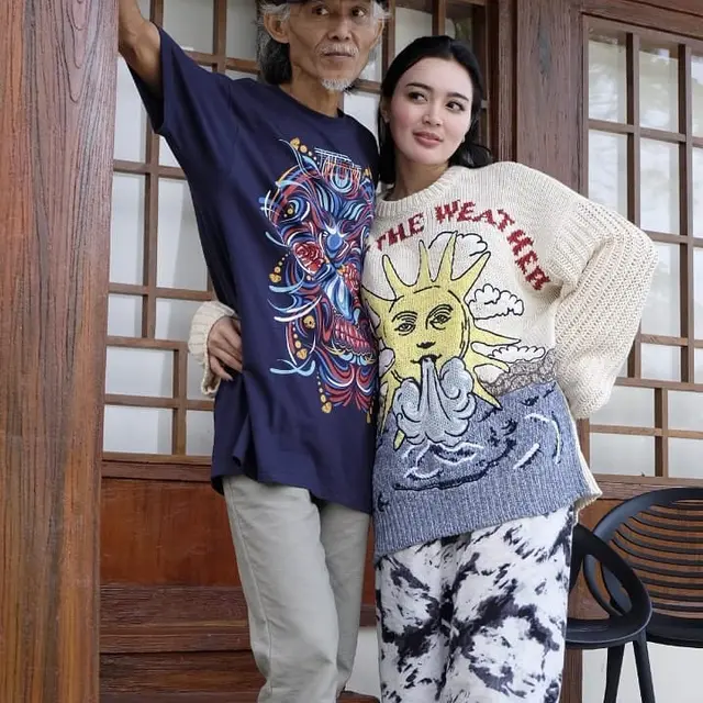 Wika Salim Bareng Ayah dan Ibu
