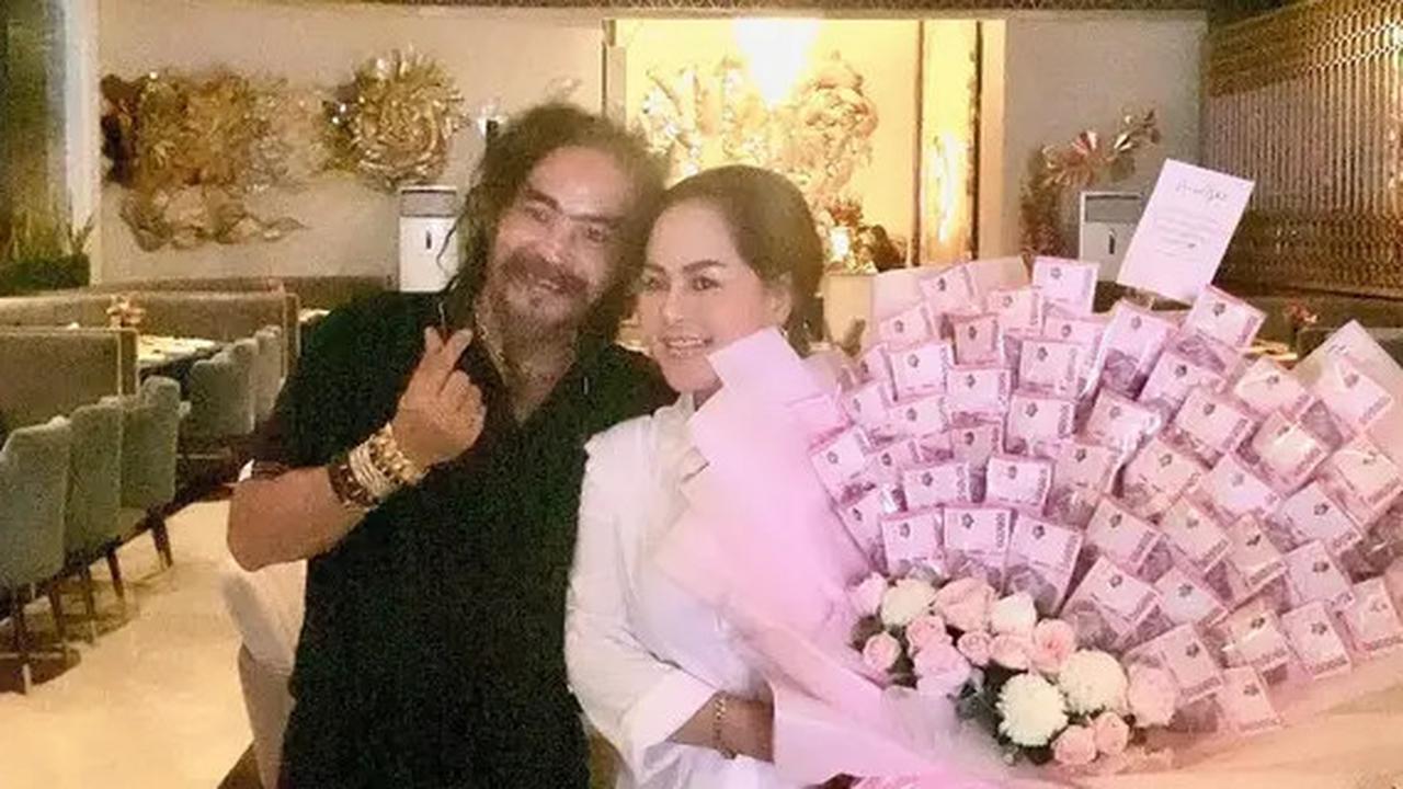 7 Momen Romantis Master Limbad Rayakan Ulang Tahun Istri Tercinta, Kasih Kado Buket Uang Pecahan Rp100.000